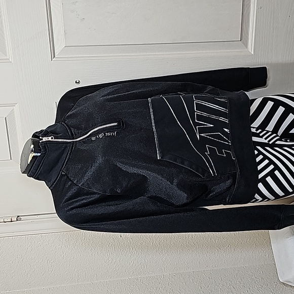 Nike Women Fleece 1/4 Zip up Sweater - Picture 4 of 9